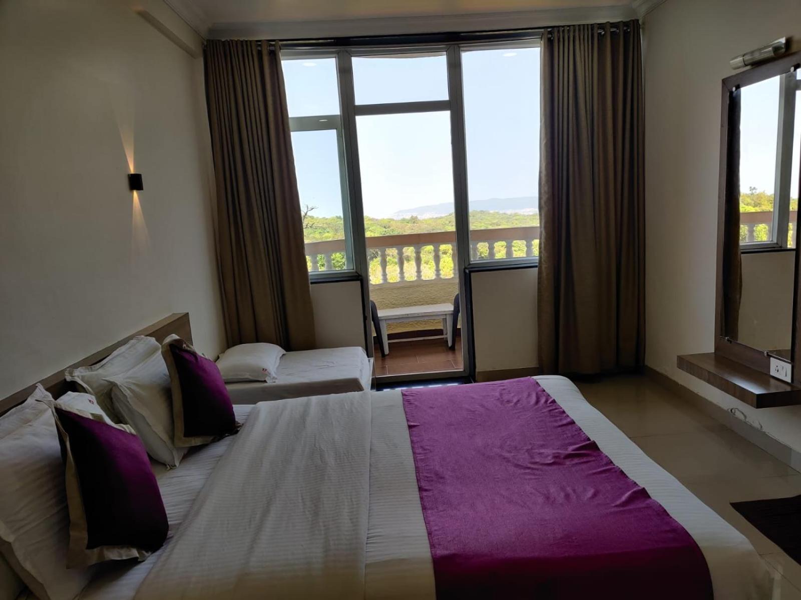 Sai Valley Resort มหาบาเลชวาร์ ภายนอก รูปภาพ